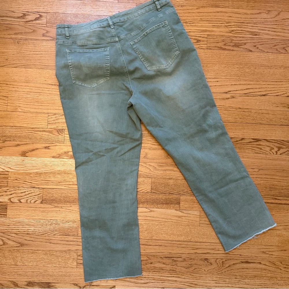 Grace & Lace Distressed Straight Leg Cropped Jeans - Picture 4 of 12
